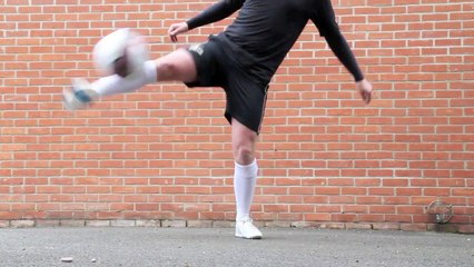 Knee Akka - Learn panna_ Street football skills.mp4