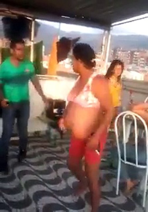Sa femme est jalouse et va lui faire comprendre !