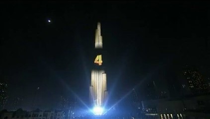 Feu d'artifice sur la plus grande tour du monde