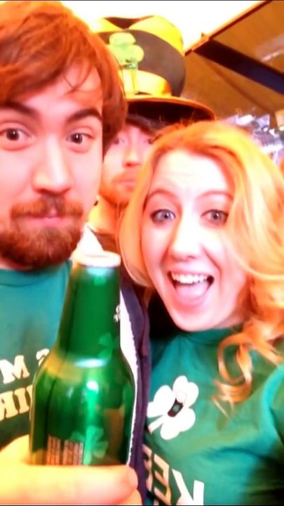 Elle piège son frère toute l'année avec des faux selfies... En mode vidéo au lieu de photo!