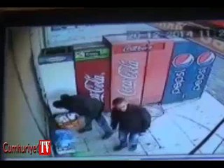 Dört liralık soygun: Önce kokladılar sonra çaldılar