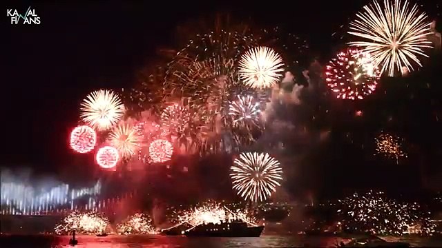 Magnifiques feux d'artifice à Istanbul pour le nouvel an 2015 !