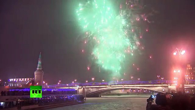 Magnifiques feux d'artifice à Moscou pour le nouvel an 2015 !