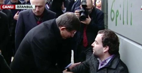 Cuma Çıkışı Başbakan'ı Yolundan Eden Saz Resitali