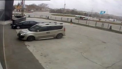 Feci kaza güvenlik kamerasında