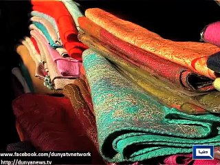 Dunya News - Islamabad: Women shop for warm shawls