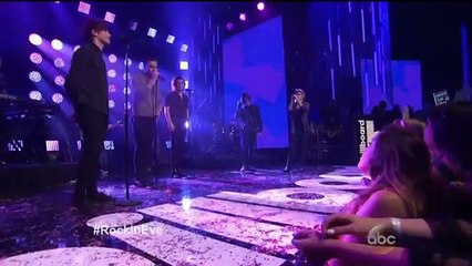 One Direction Night Changes en el Dick Clark’s New Year’s Rockin’ Eve 2015