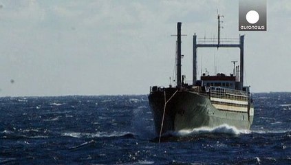 Судно с нелегальными мигрантами направляется в итальянский порт