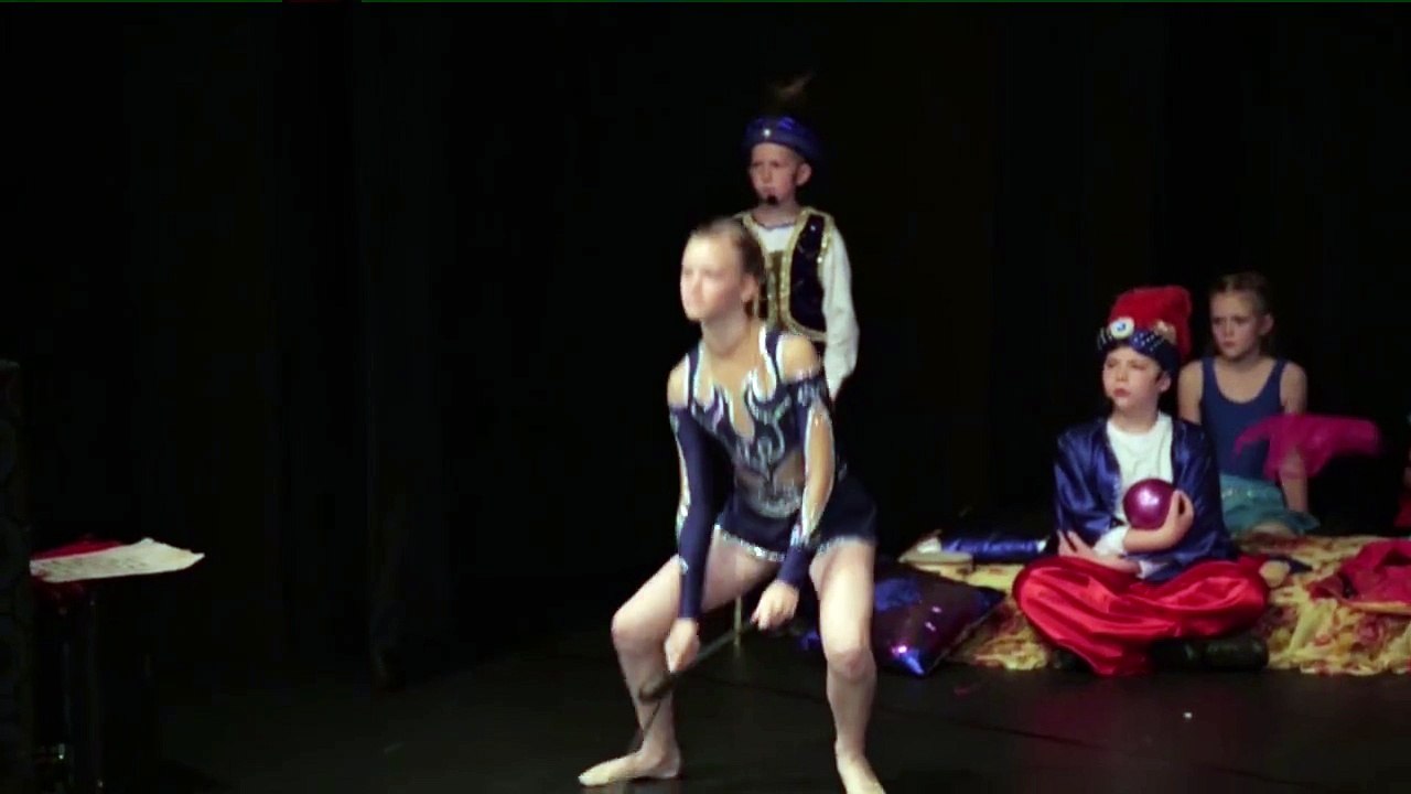 Märchen aus 1002. Nacht: 05.Tanz mit Keulen - Tanzstudio Fancy Sommervorstellung 2014