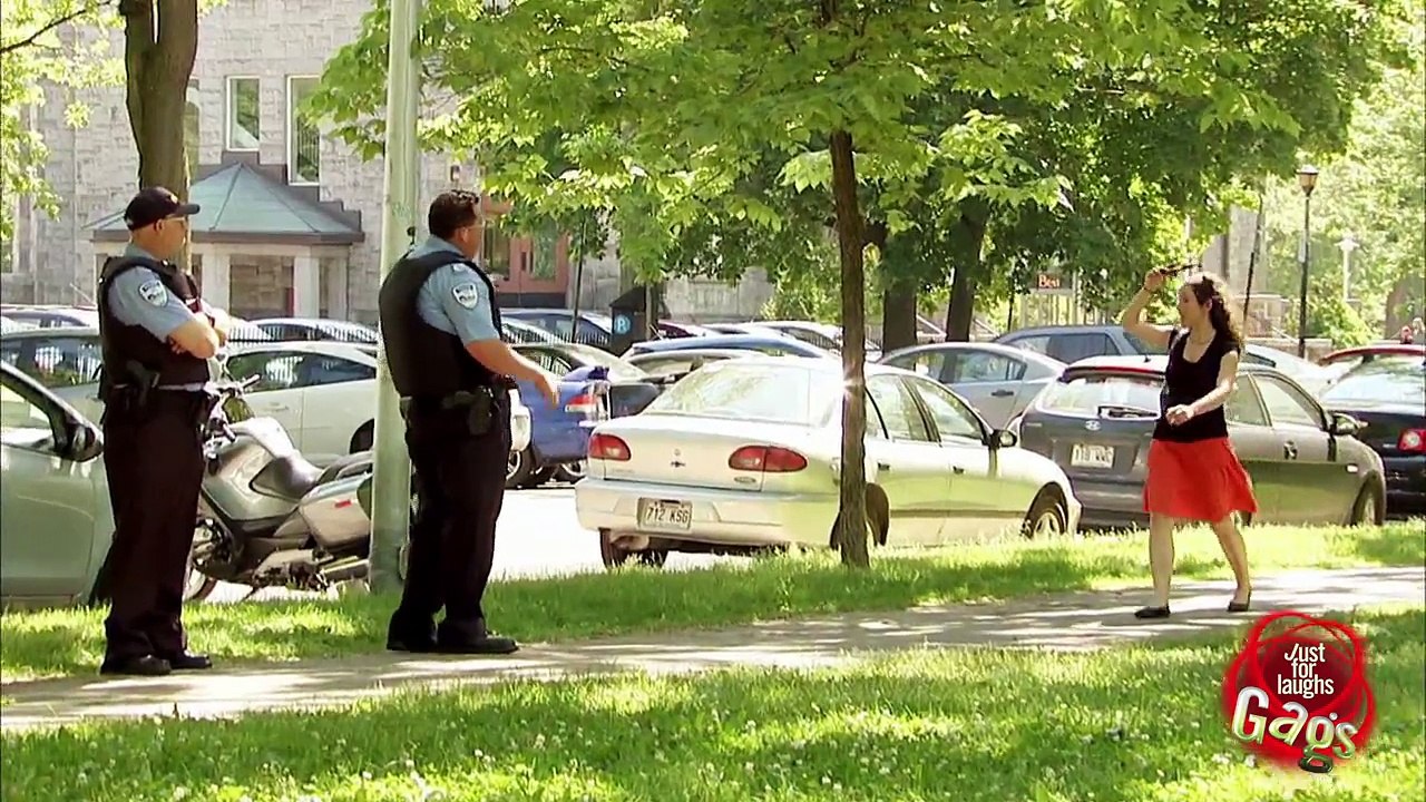 Cop Gets Kicked in the Nuts