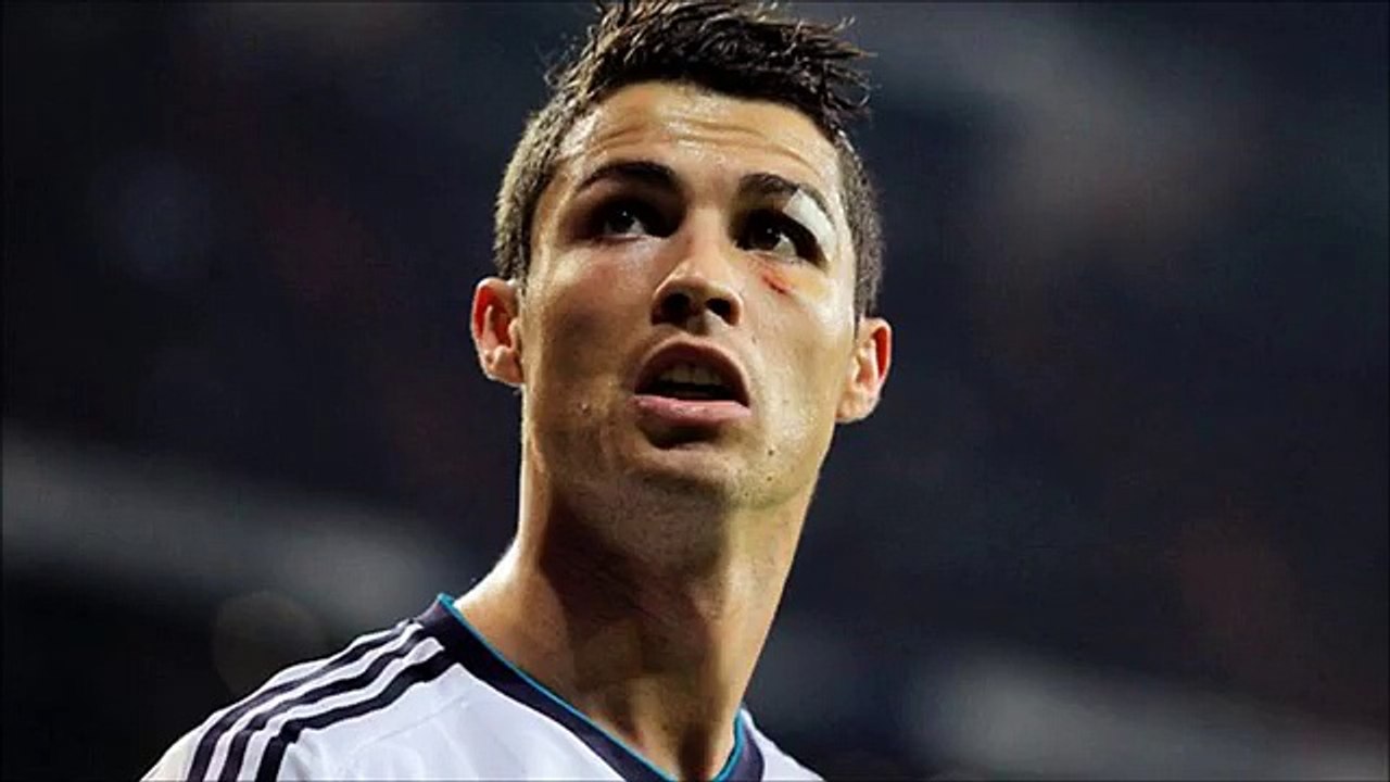 Cristiano Ronaldo Height, Weight, Birthday age, net worth, body Size Measurements, salary wealth