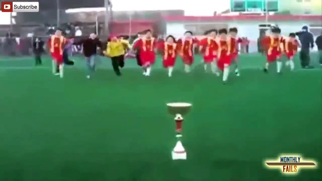 funny videos,people falling,funny falls,fat people falling,funny accidents,amazing videos