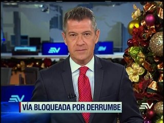 Vía Riobamba-Macas permanece bloqueada por un derrumbe