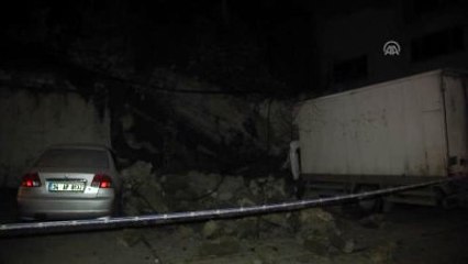 Eyüp'te İstinat Duvarı Çöktü