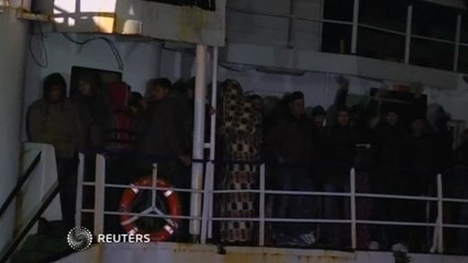 Abandoned migrant ship arrives in Italy