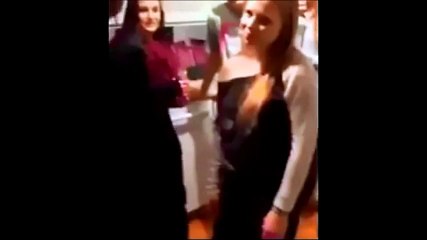 Tek yumrukla dünyası şaşan sarışın ))