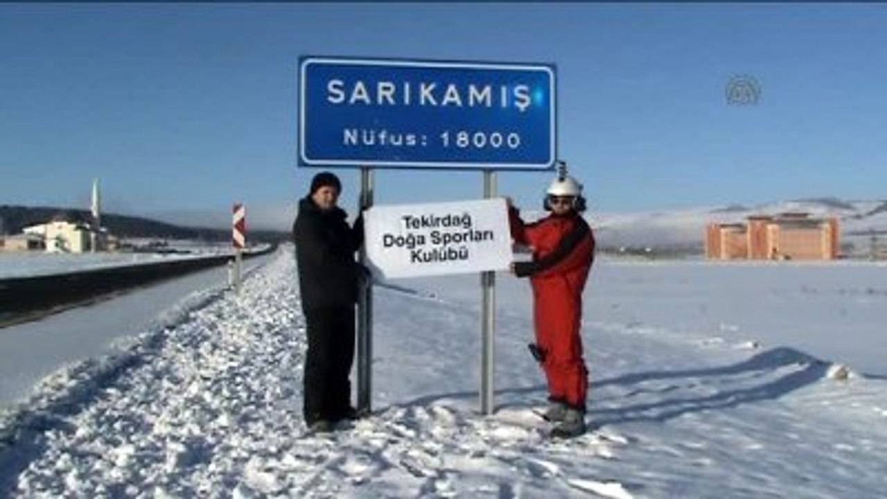 Sarıkamış Şehitleri İçin Motorlu Yamaç Paraşütü Gösterisi