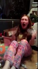 Une fille reçoit des places pour One Direction et devient FOLLE!