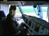 Propaganda norcoreana: Kim Jong-Un pilotando un avión | Kim Jong Un is flying a plane