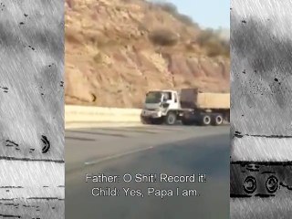 [Eng Subs] - Brave Man Stops 22 Wheeler Truck