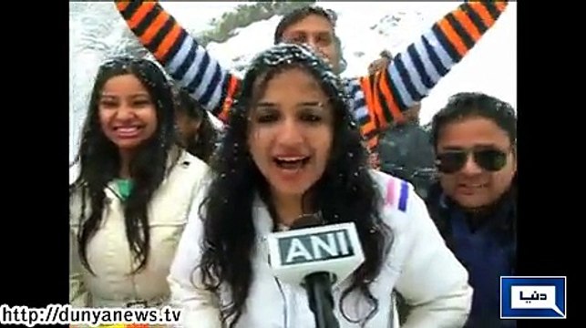 Dunya News - India: People enjoy snow falling in Shimla