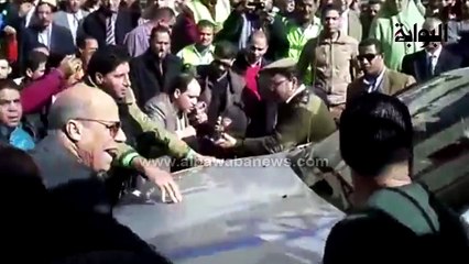 مواطن يلقي بنفسه تحت عجلات سيارة وزير الصحة في الغربية