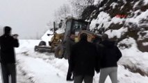Muş Kar Yolu Kapattı, 15 Yolcu 5 Saat Mahsur Kaldı