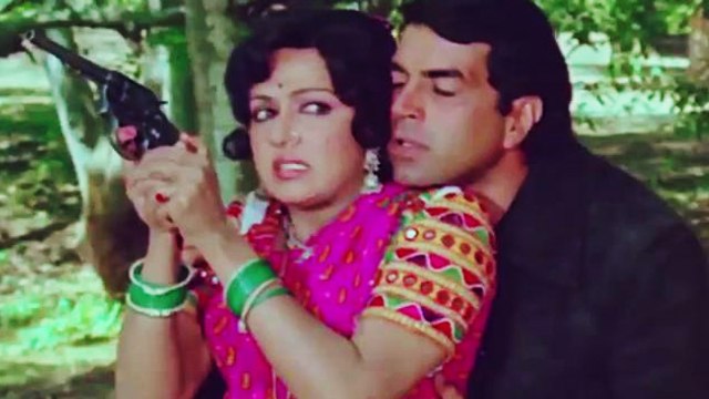 Dharmendra Embarasses Hema Malini Malini During The Shooting Of Sholay