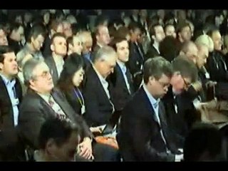 Stephen Roach Says Global Economy 'Anemic at Best'