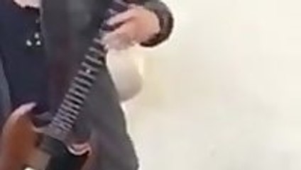 Street Guitarist plays Voodoo Child