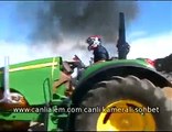 Eski Traktör John Deere yi Darmaduman ediyor