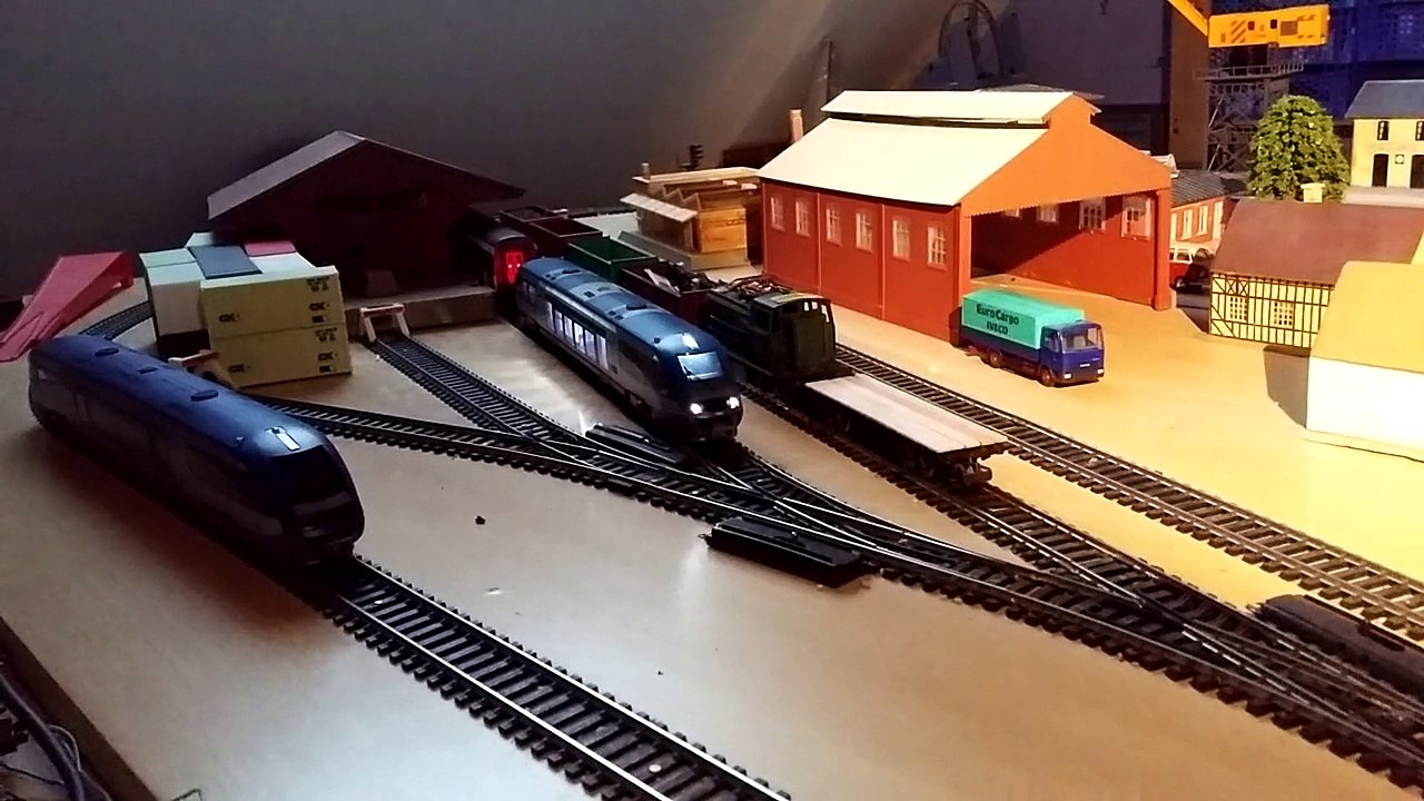 X73500 Jouef : éclairage intérieur style néon et sons du moteur