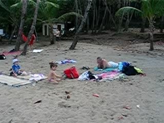 à la plage avec papy et mamie