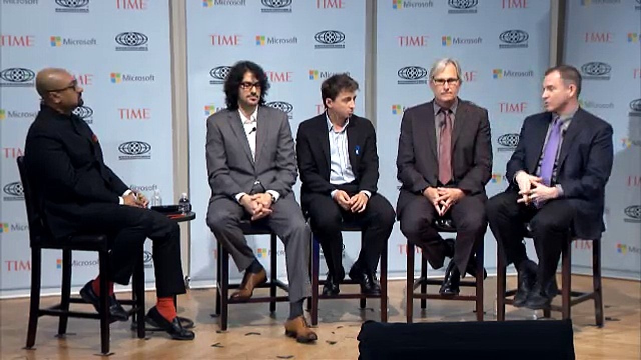 Frank Bruni: Tech Narrows Perspective, Feeds Obsessions