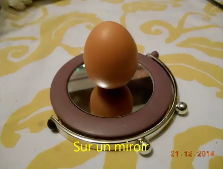 Christmans l'oeuf debout.