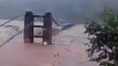 شدید بارش کے بعد تتہ پانی (آزاد کشمیر) کے قریب پل کے تباہ ہونے