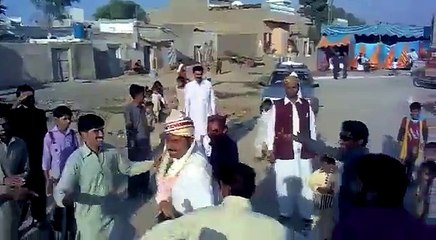 خود کے شادی میں دولہا دیوانہ