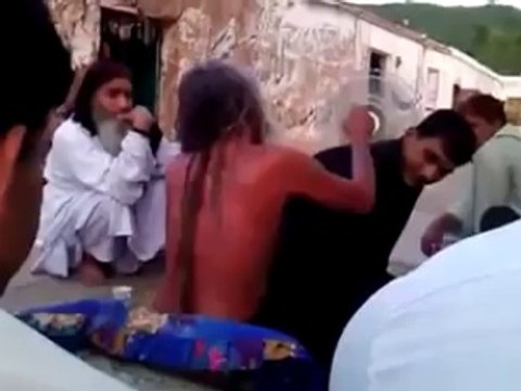 پیر صاحب مریدوں کو گدھا بنا کے سواری کراتے ہیں