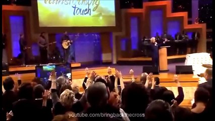 Benny Hinn sings _Glorify Your Name & Majesty_