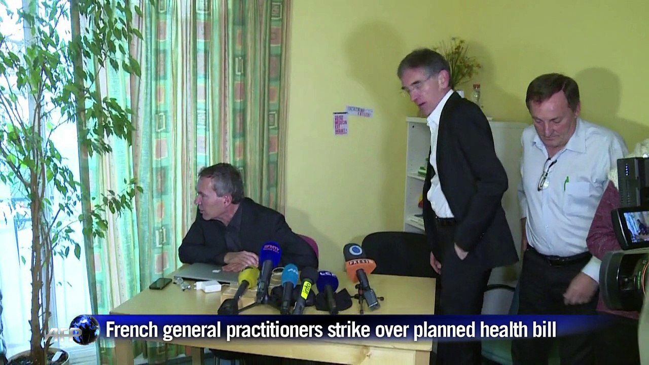 French doctors renew strike call