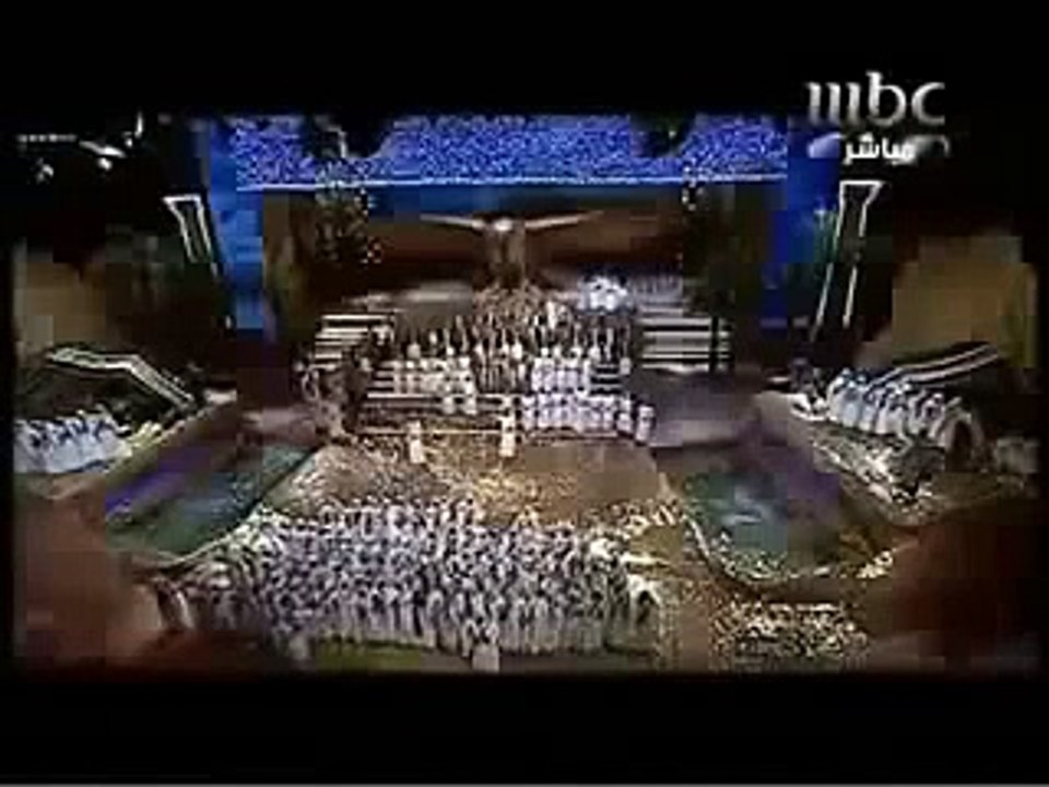 Saudi King dance to the statue of Horus - Horus is an Egyptian god