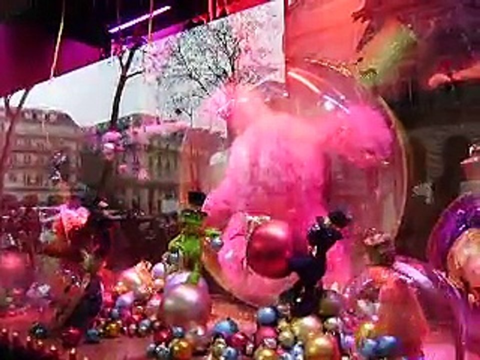 2014 Paris Galeries Lafayette Vitrines animées de Noël (vidéo 2)