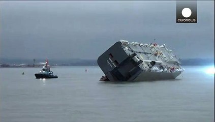 A salvo la tripulación del carguero encallado frente a Southampton