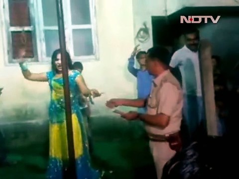 Indian Police Officer With A Bar Girl, Leaked Video Goes Viral on Social Media