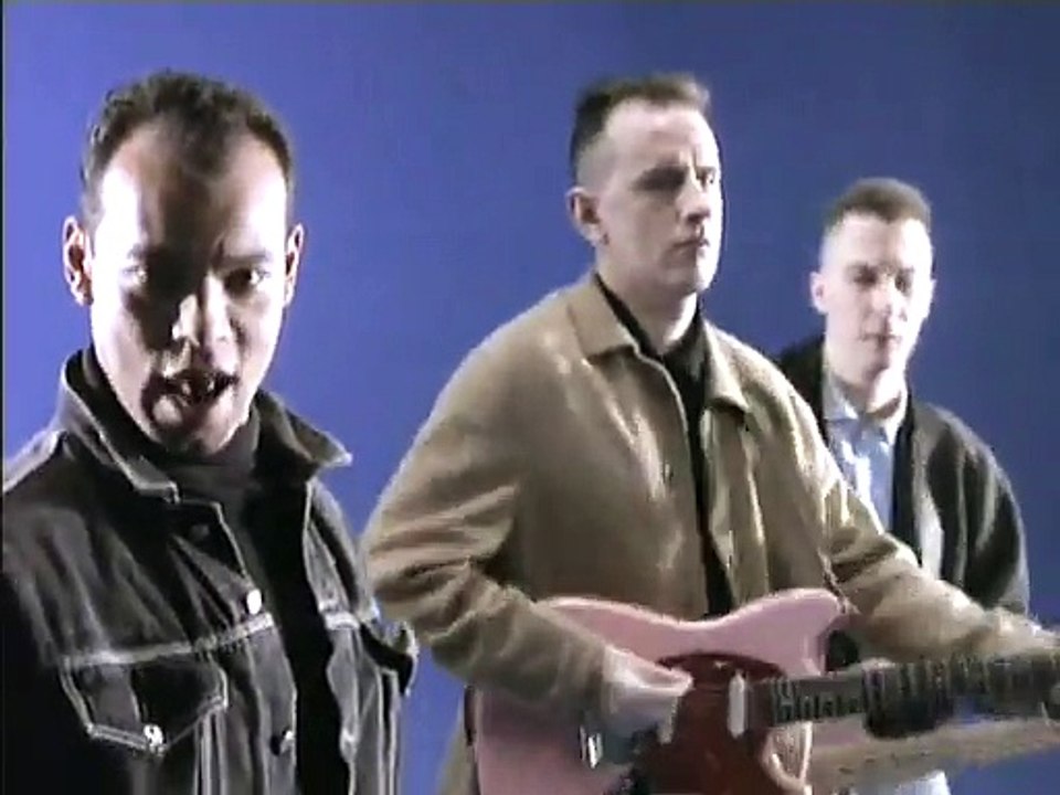Fine Young Cannibals - She Drives Me Crazy (1988) HD - YouTube