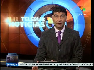 México: niños lanzan al aire globos y carteles por Ayotzinapa