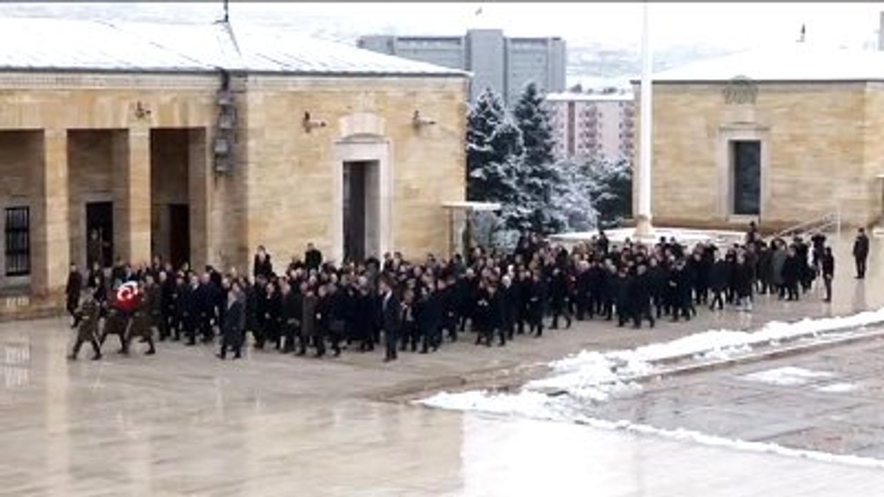 Çavuşoğlu, Büyükelçiler ile Birlikte Anıtkabir'i Ziyaret Etti