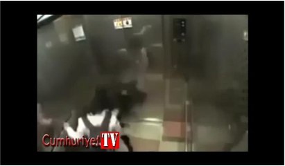 Küçük kız gaspçıyı böyle dövdü