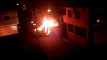 Tanqueta en llamas.  San Cristóbal - Estado Táchira 21 03-2014 10-30 p.m.