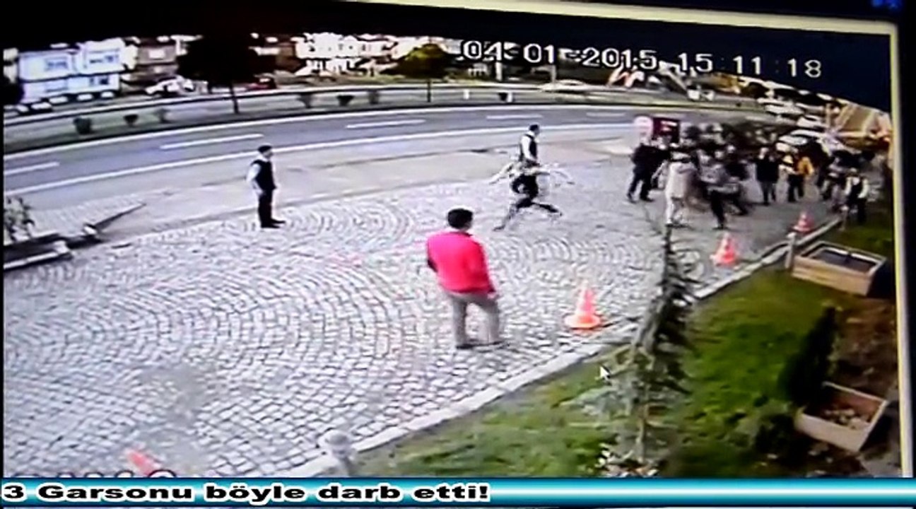 3 Garsonu böyle darb etti...